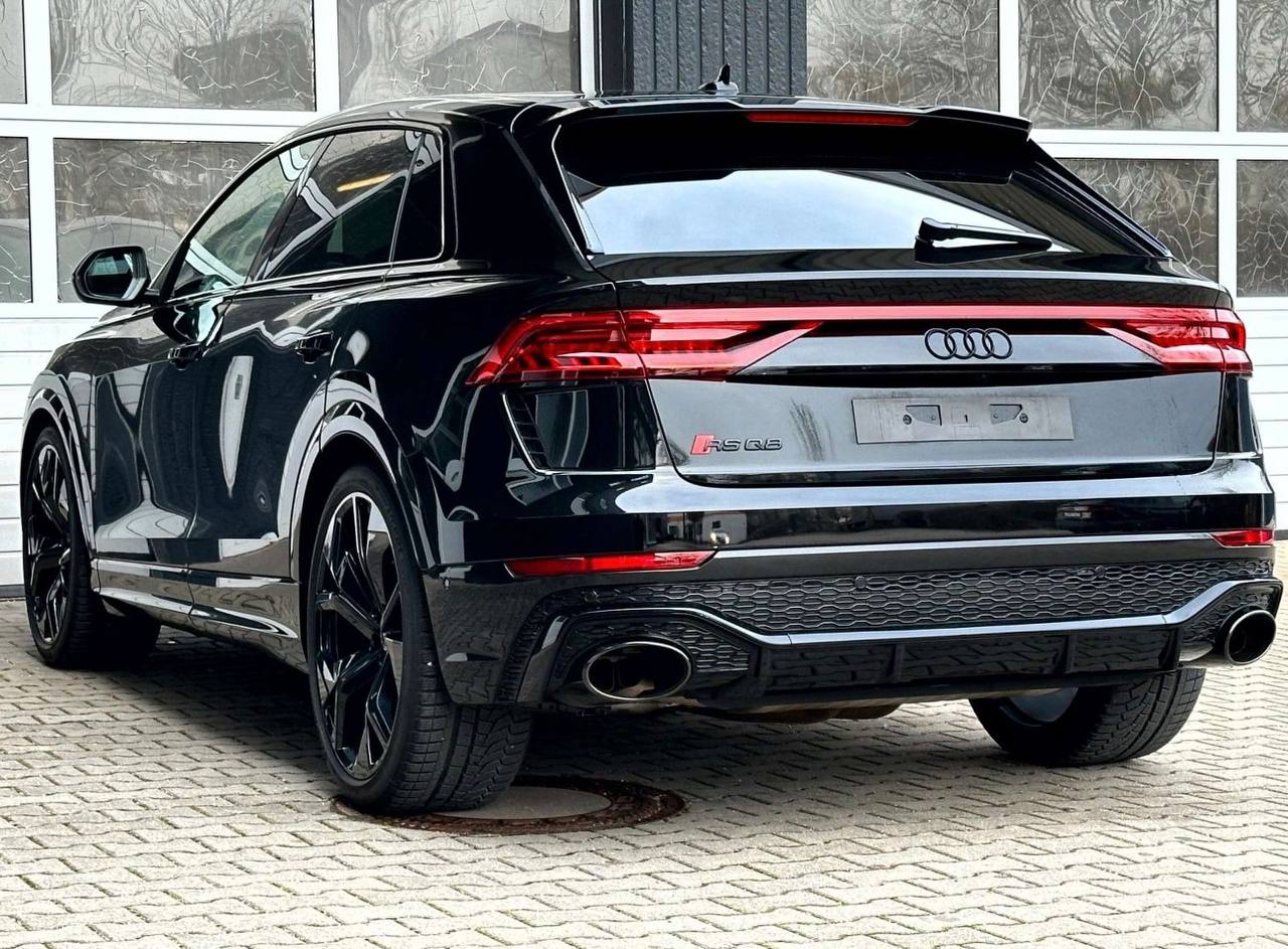 Audi RSQ8