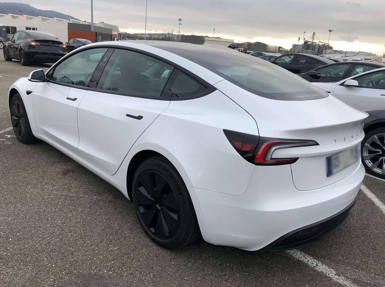  Tesla Model 3