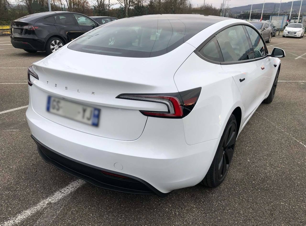  Tesla Model 3