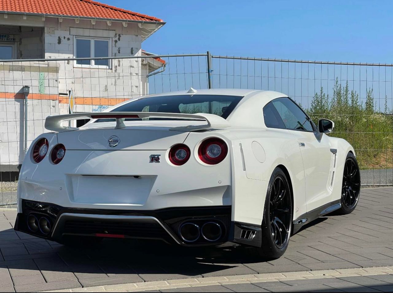 Nissan GT-R