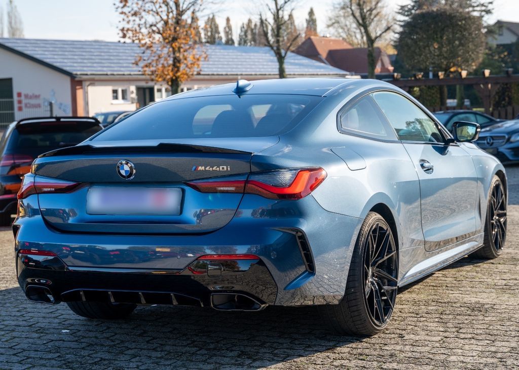 BMW M440i