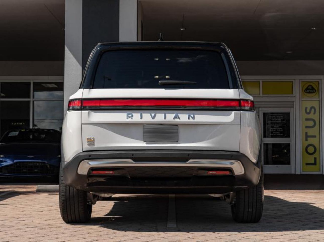 Rivian R1S