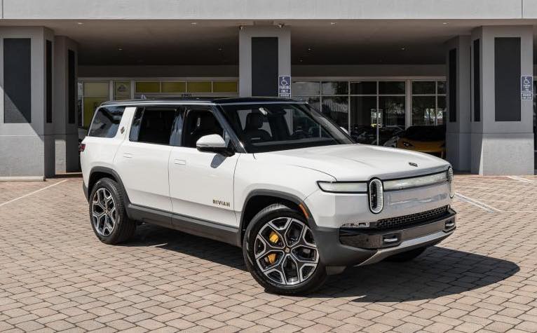 Rivian R1S