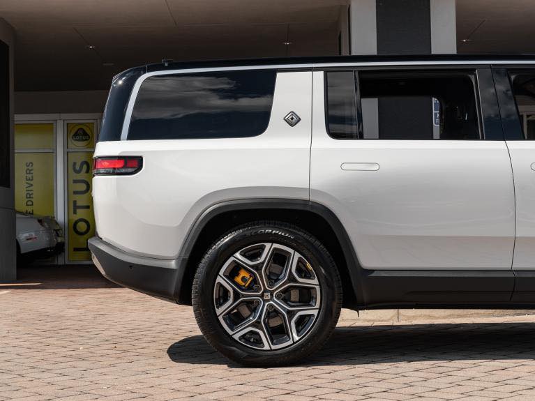 Rivian R1S