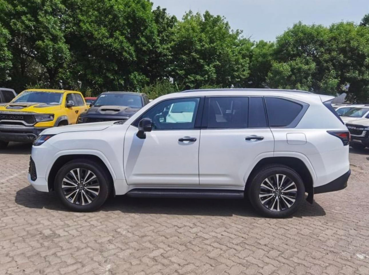 Lexus LX600