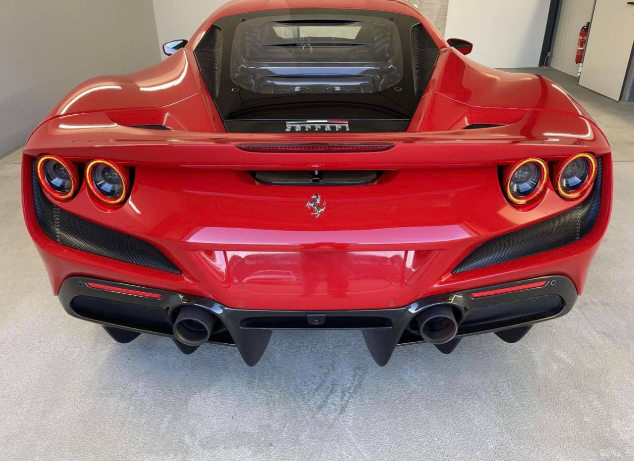 Ferrari F8 