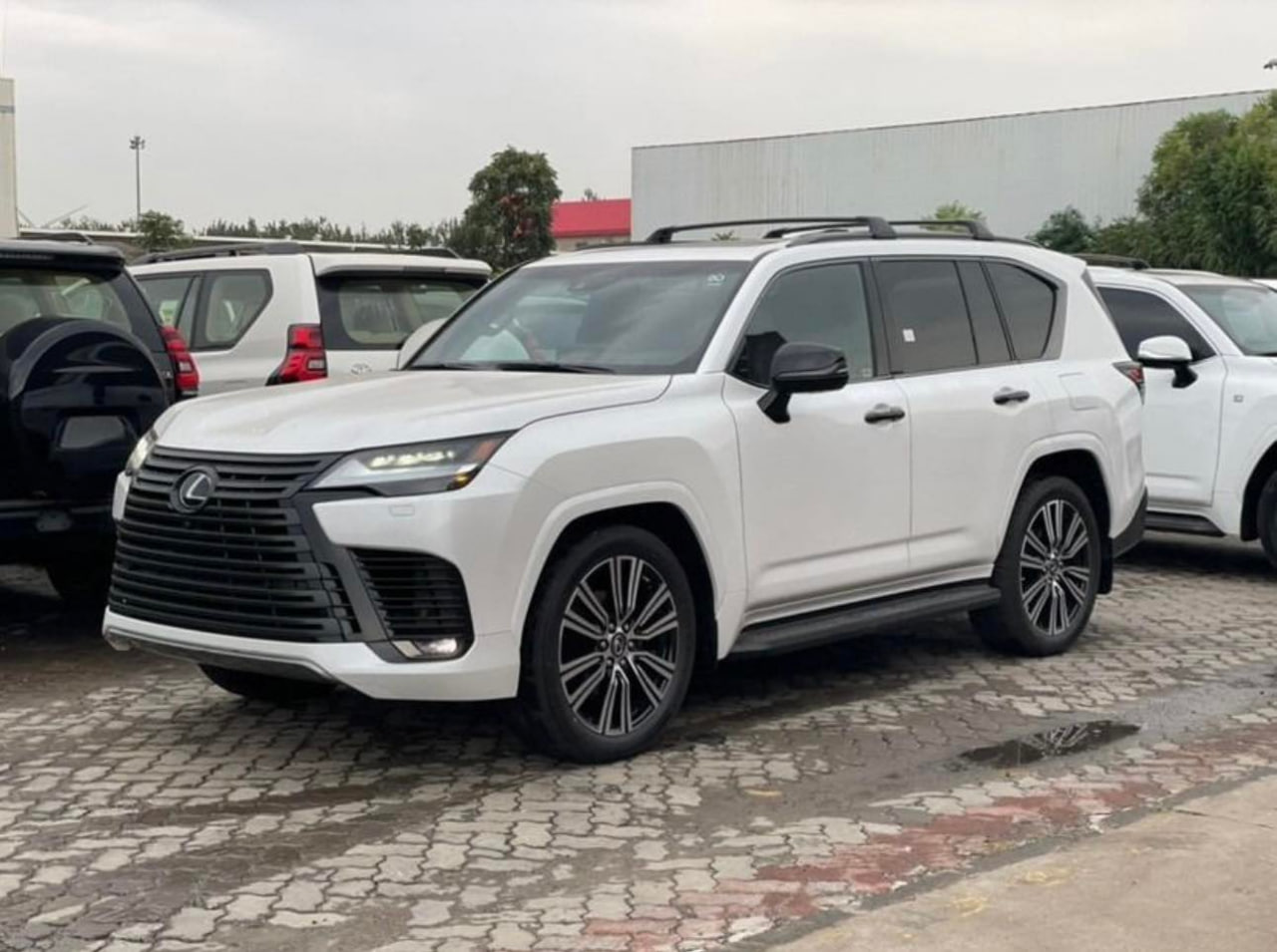 Lexus LX600