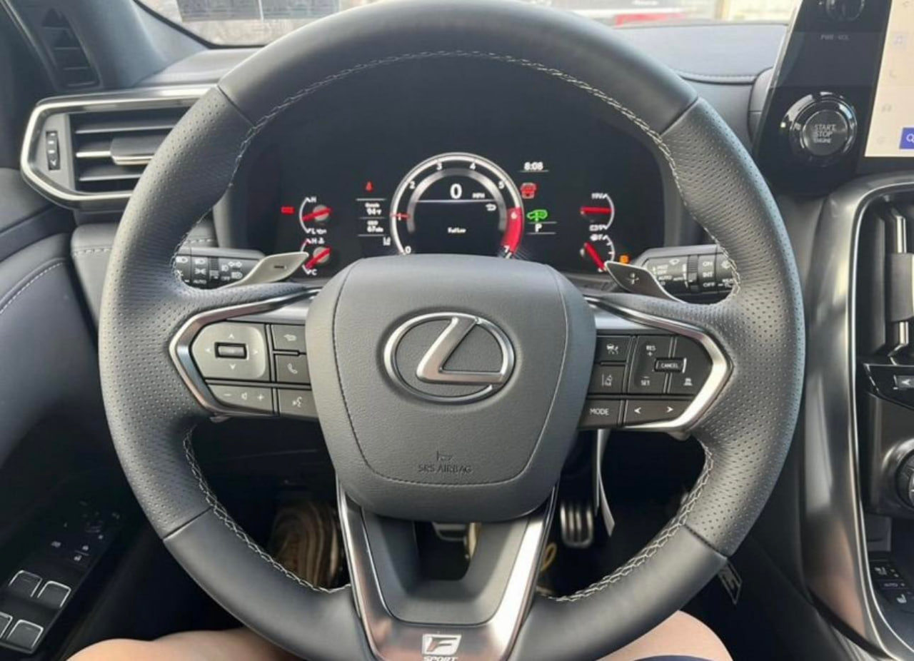 Lexus LX600