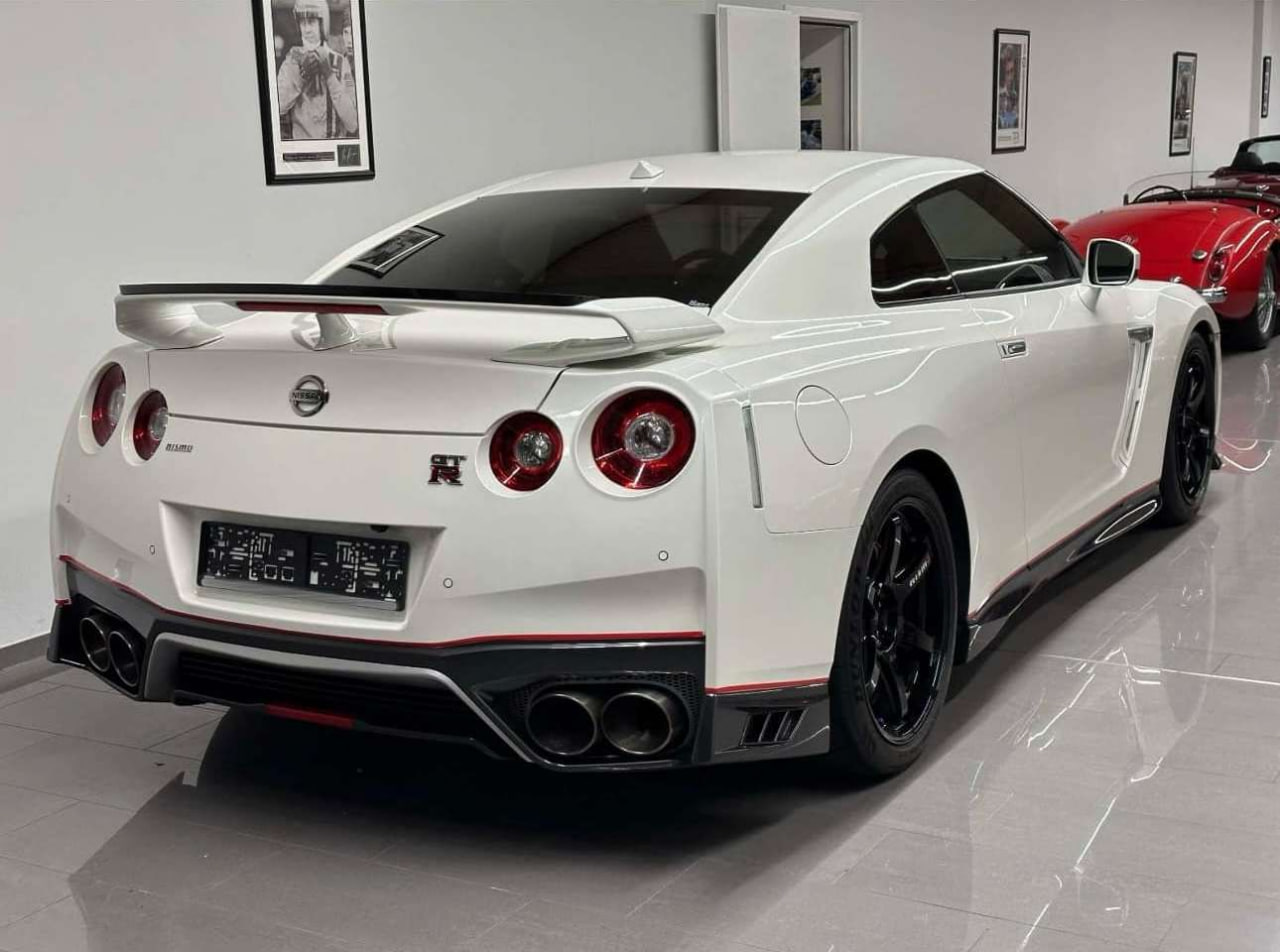 Nissan GT-R