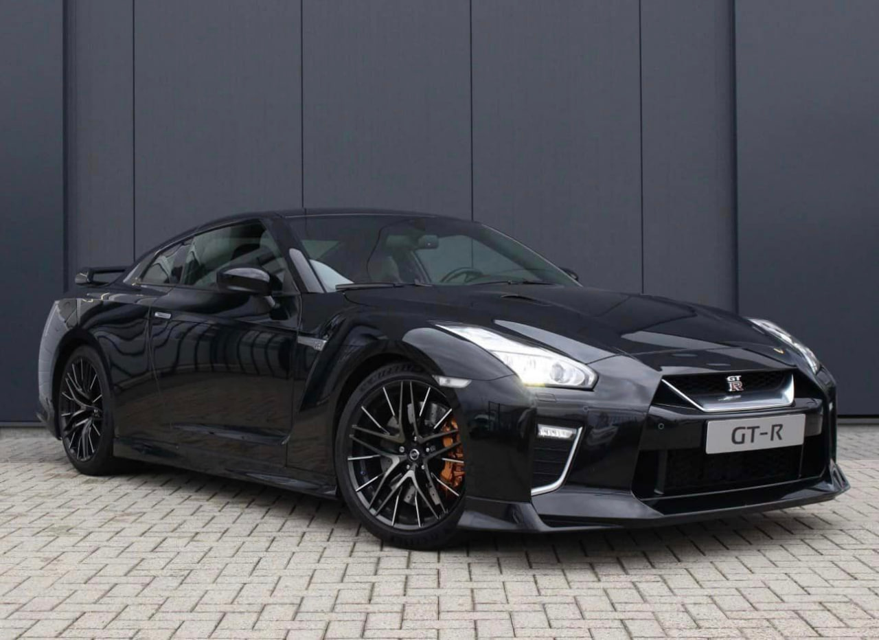 Nissan GT-R