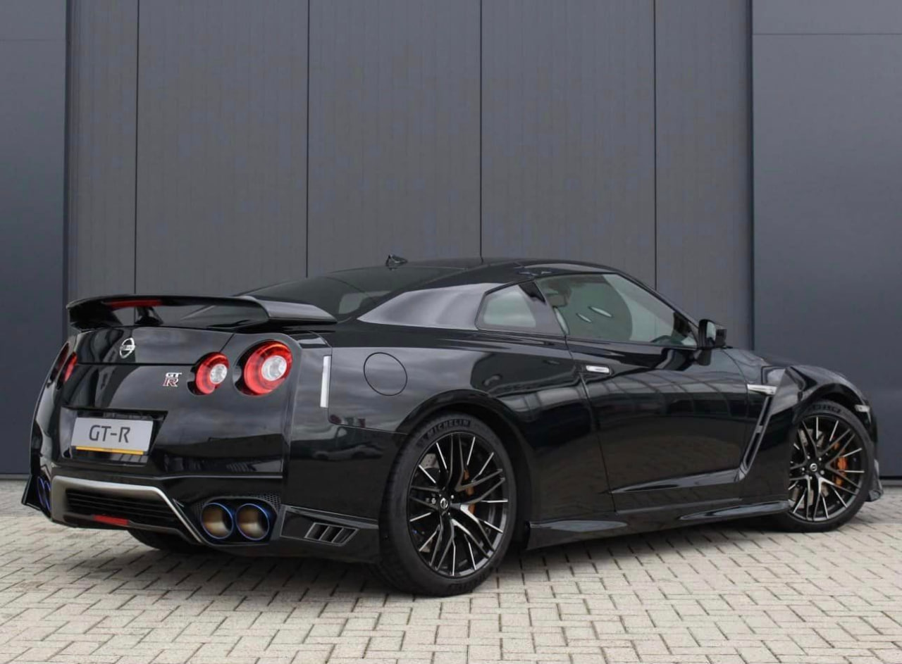 Nissan GT-R