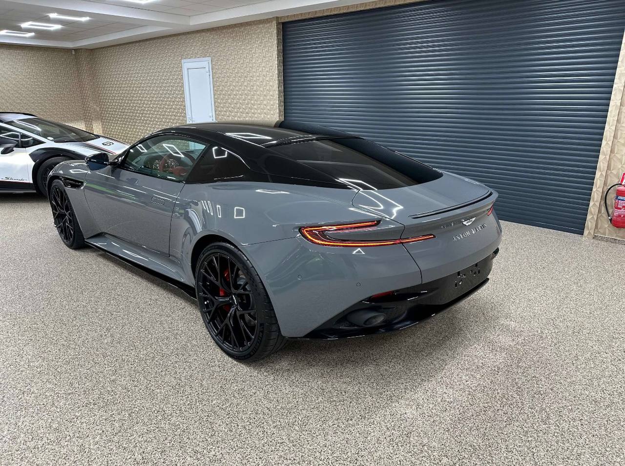 Aston Martin DB12